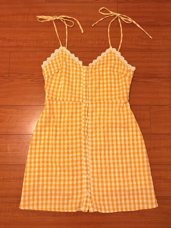 Le Lis Dresses & Skirts - Vintage Yellow Gingham Button-Front Strappy Sundress with Lace Trim